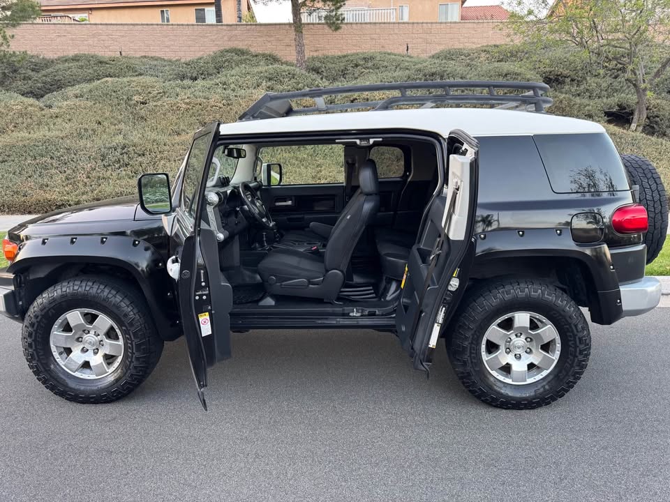 2010 Toyota FJ Cruiser · Sport Utility 2D in Temecula, CA (photo 8)