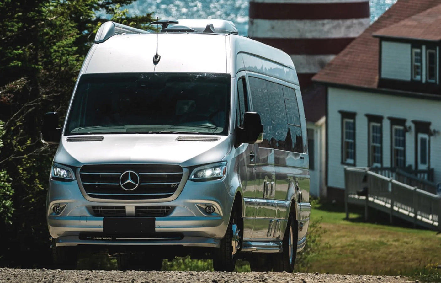 Airstream Interstate 24gl Mercedes Luxury-Seats 9-kitchen-bath