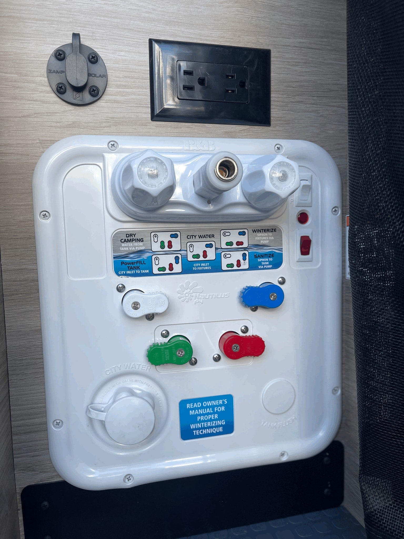 compact sink area