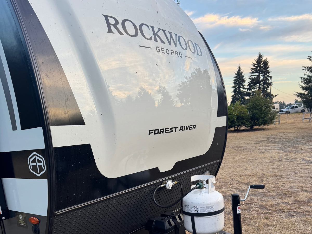a top rv rental choice. Features modern design — photo 4
