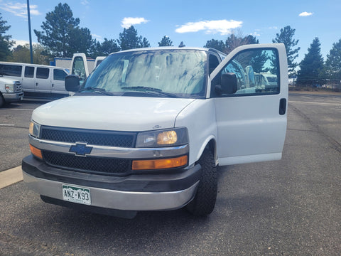 Elizabeth 15-Passenger overland rental