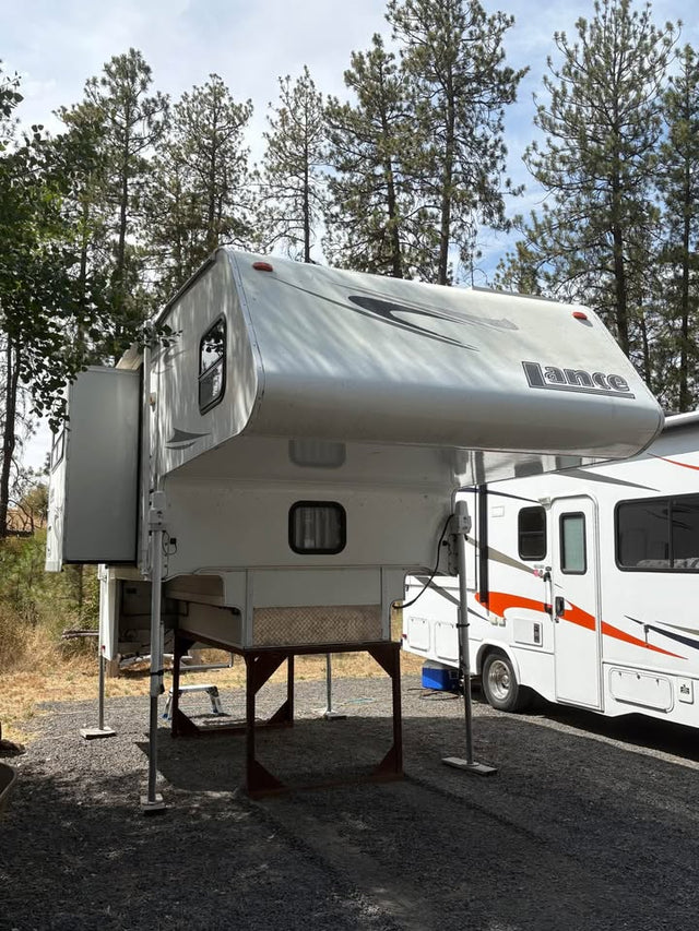 2009 Lance Camper — photo 3