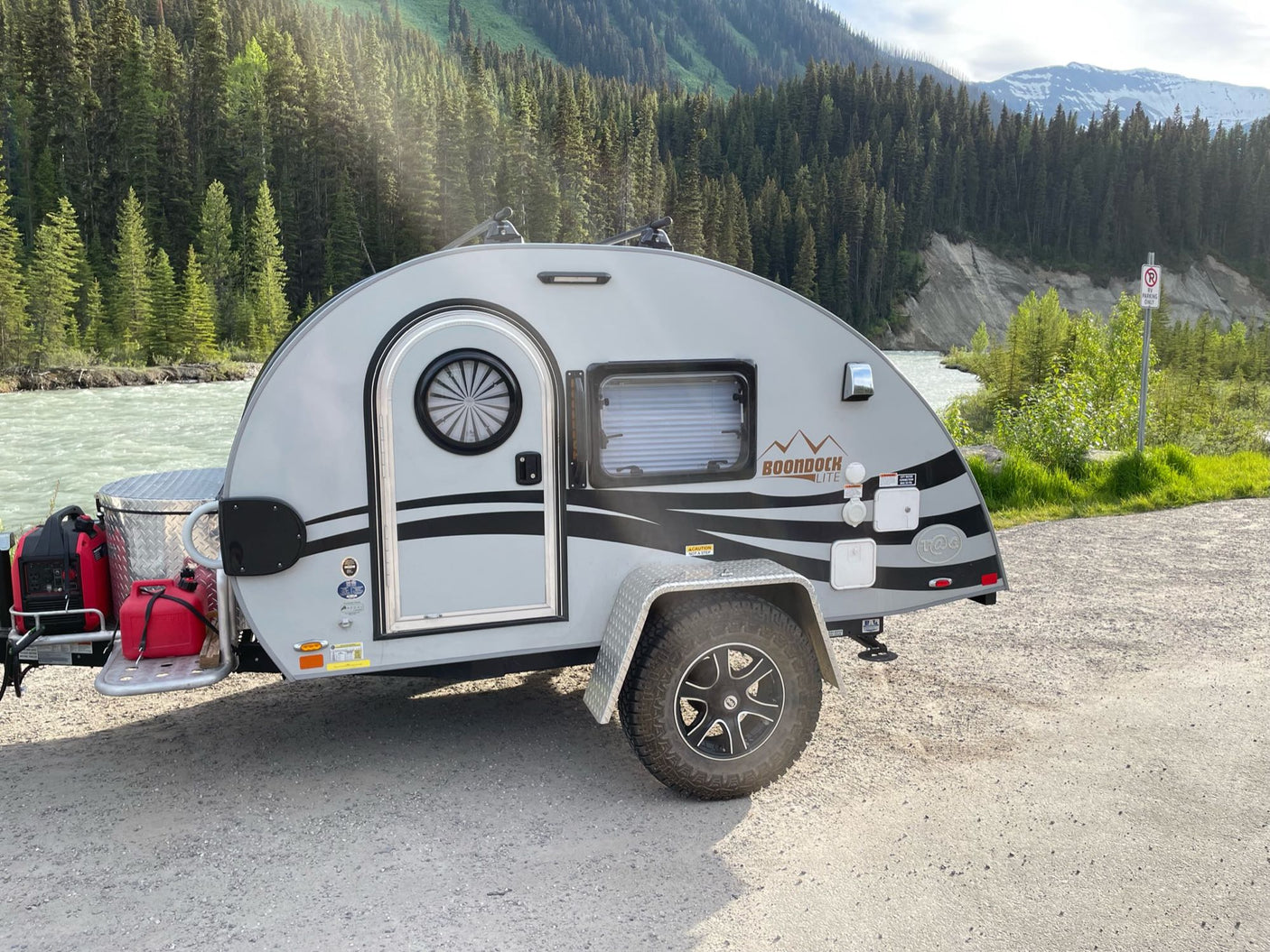 T@g Luxury Teardrop—Gas Saver! A/C & Heater, Outdoor Kitchen & King Bed!