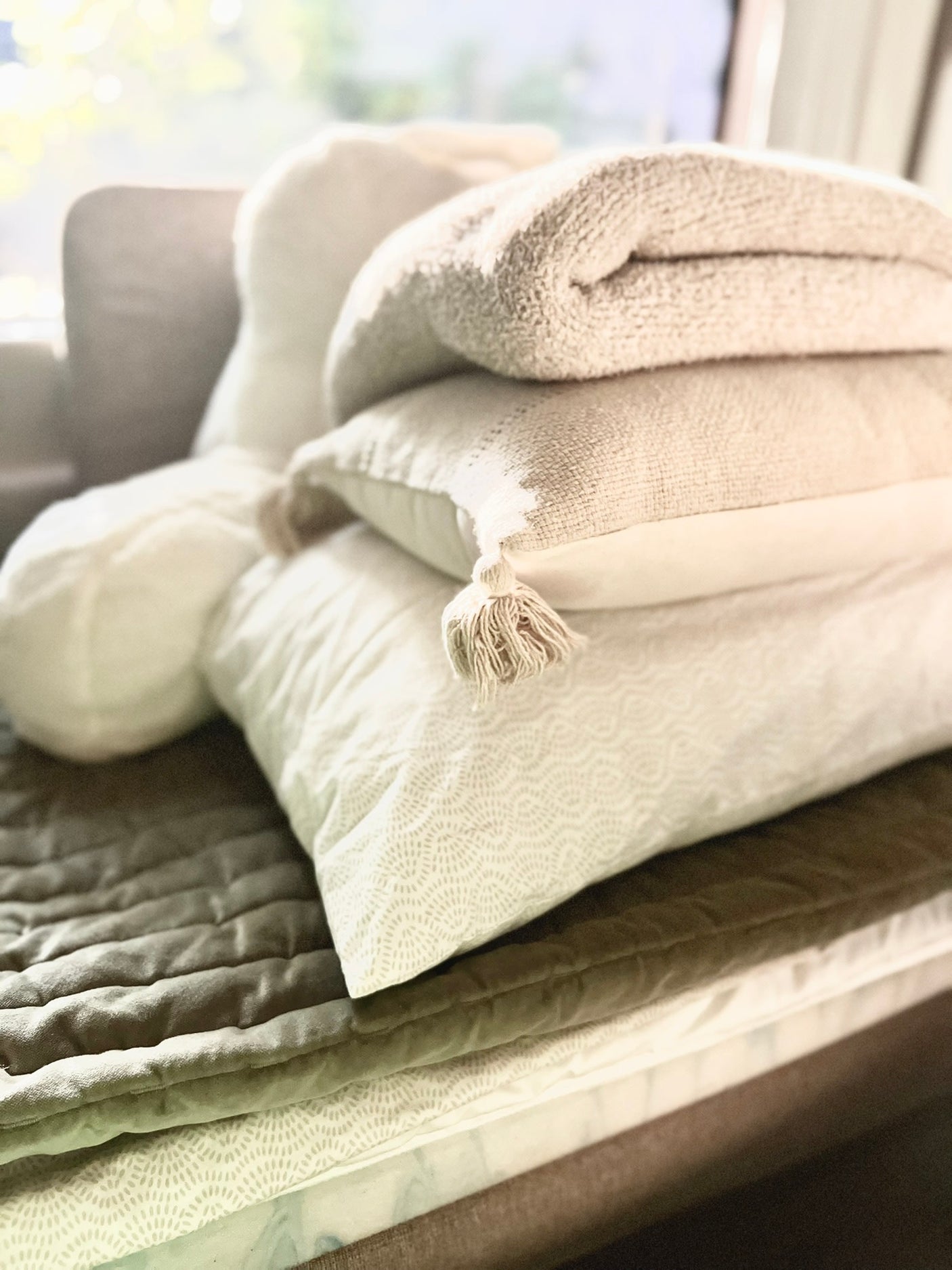 Cozy RV rental comfort awaits! Stack of clean, soft pillows, blankets & quilted comforter for your trip.