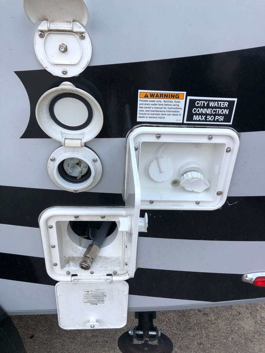 RV rental external connections: water hookup (max 50 PSI), electric shore power, cable, and quick-connect hose.