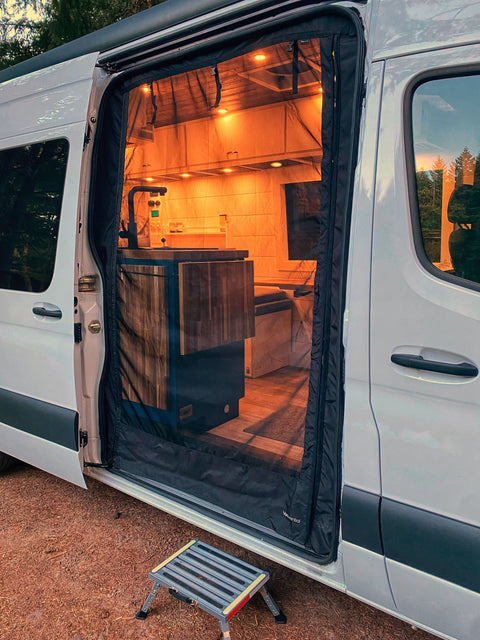 Vista: 2020 Freightliner / Mercedes Benz Sprinter overland rental