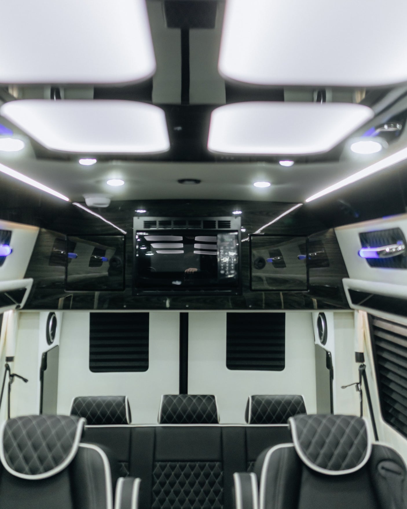 Experience premium comfort in this luxury RV rental. Plush seating & entertainment systems for your journey.
