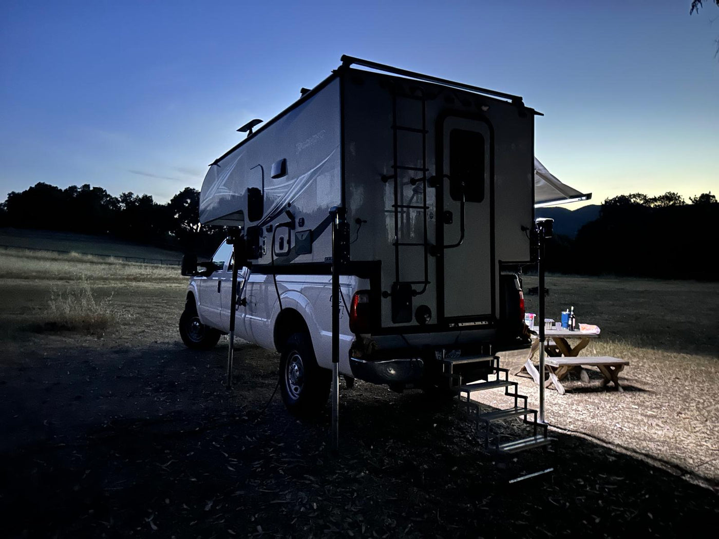 2021 Palamino HS750 F350 4WD Satellite Trail Ready Solar — photo 6