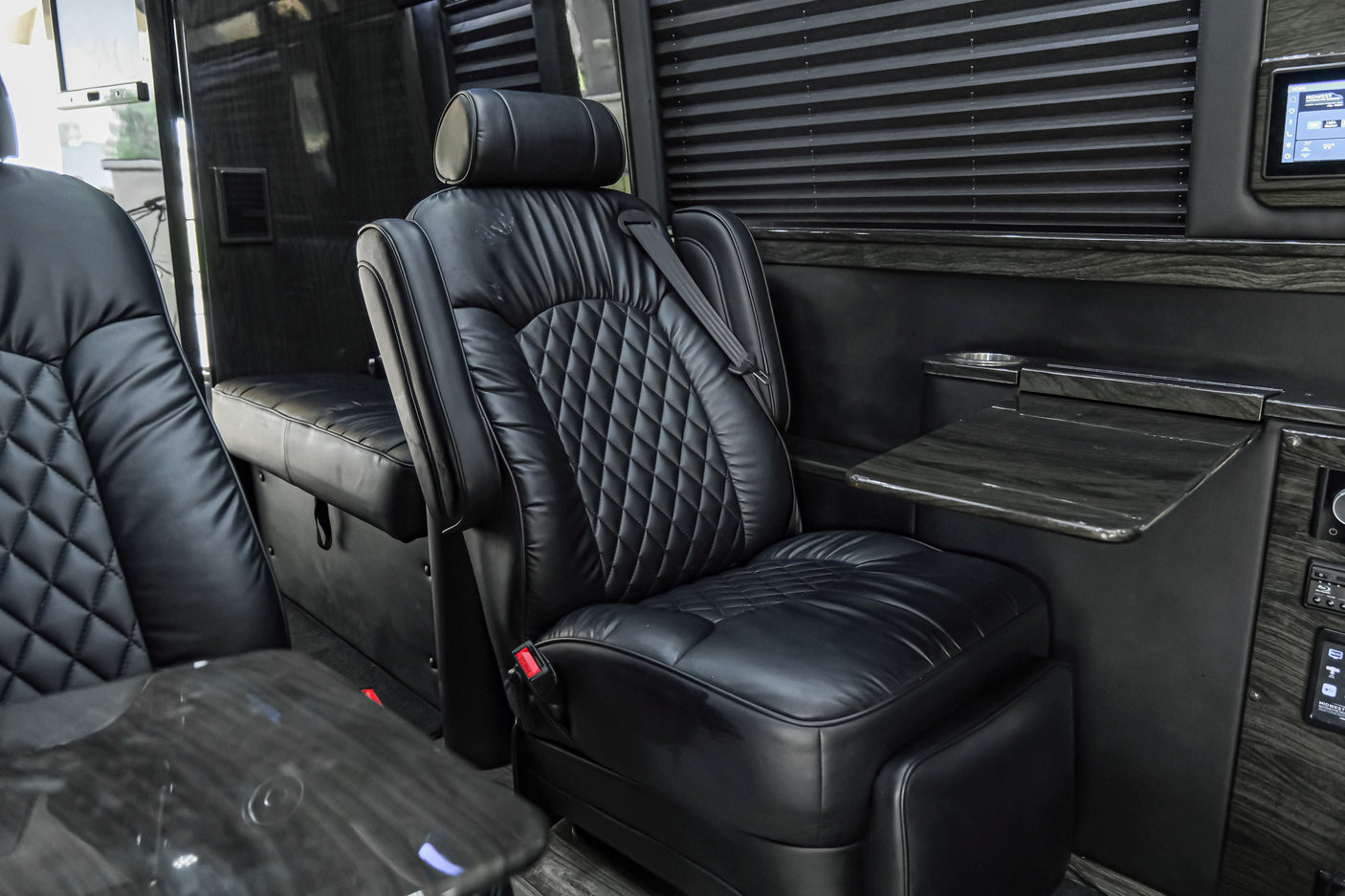 Ultimate Toys Ultimate Coach VIP 10 Passenger Traveler