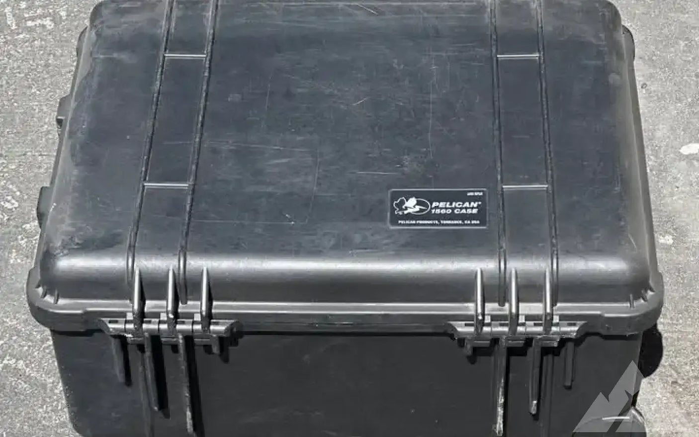 Pelican 1610 rugged lockable rolling case — used cases & cargo boxes for sale (photo 2)