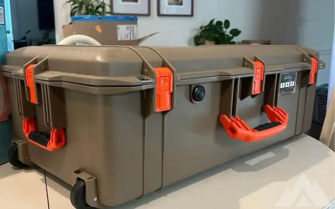 Pelican 1615 Air Brown Case — used cases & cargo boxes for sale (photo 2)