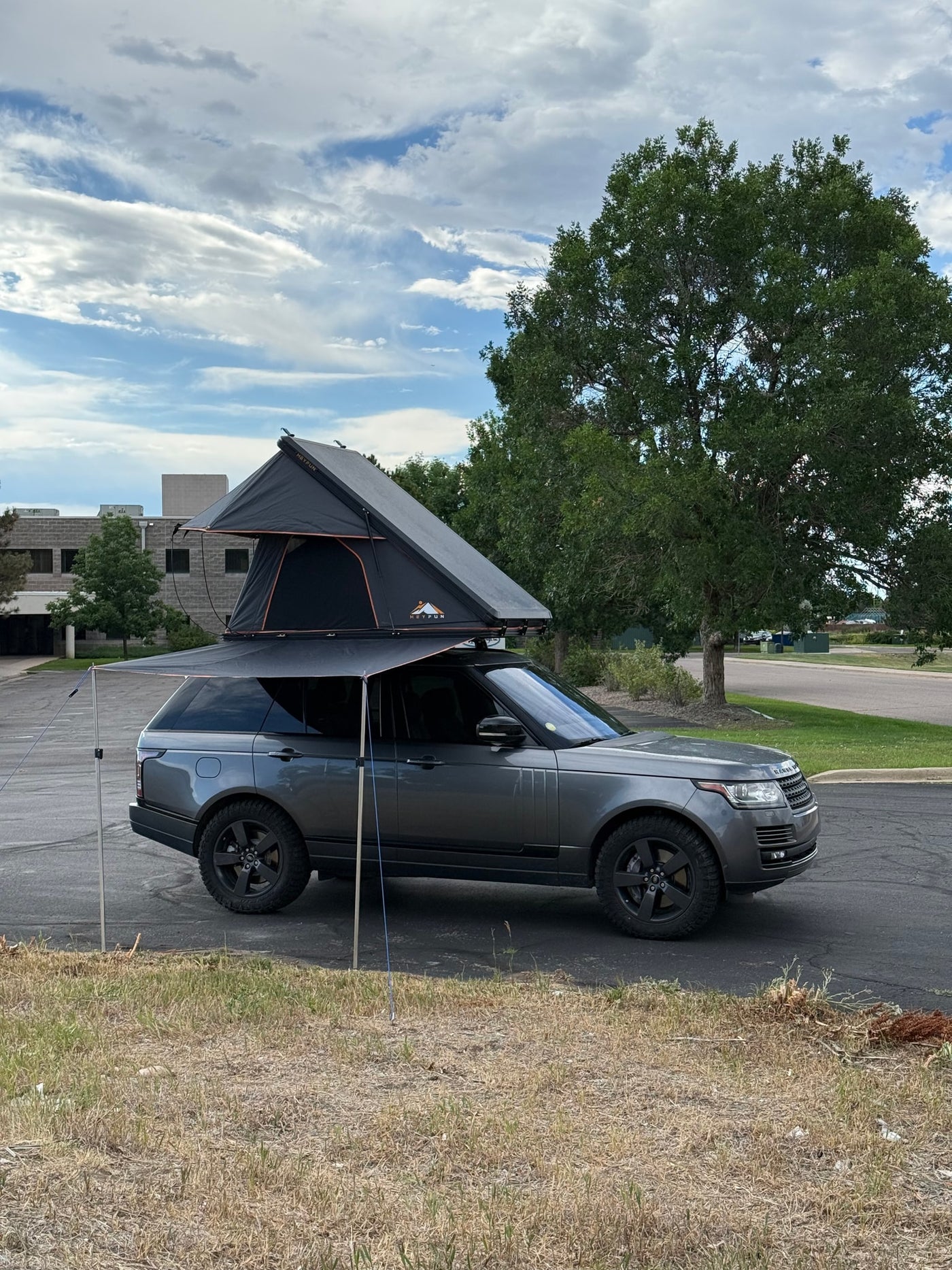 Explore with this gray Range Rover featuring a rooftop tent and awning. A unique RV rental option for your next outdoor adventure. — photo 6