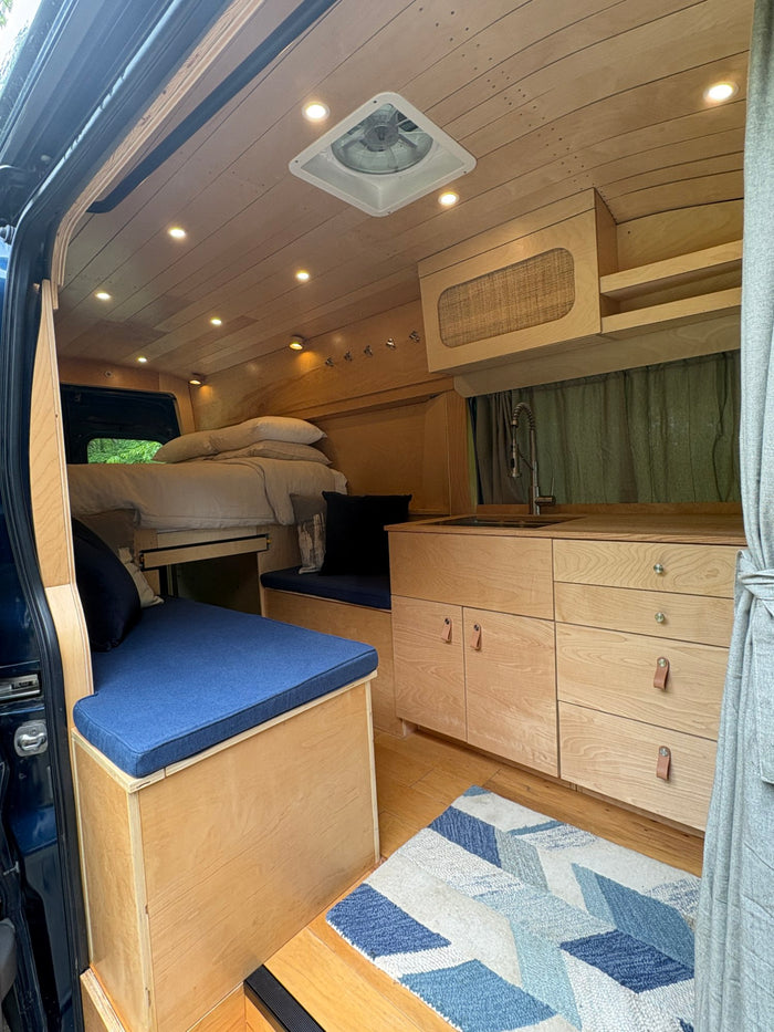 featuring a kitchenette