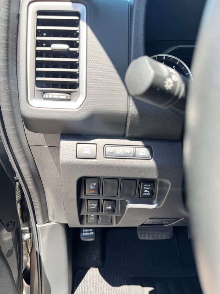 2024 Nissan Frontier Crew Cab · SL Pickup 4D 5 ft — photo 9