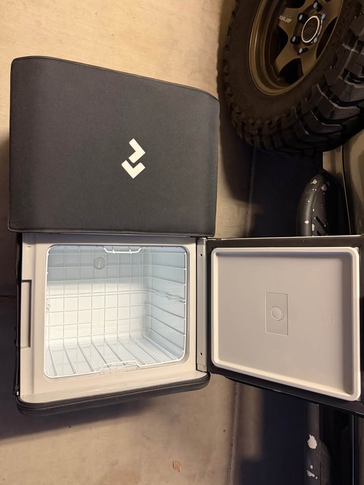 Dometic fridge CFX3 75DZ Portable Powered Cooler / Fridge in Mesa, AZ (photo 3)