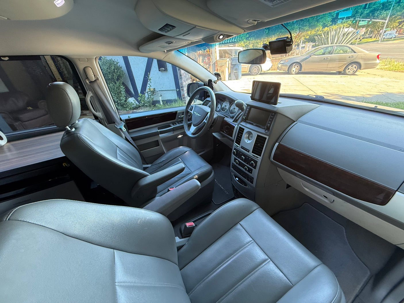 Tiny RV Mini Camper Van – Chrysler Town & Country
