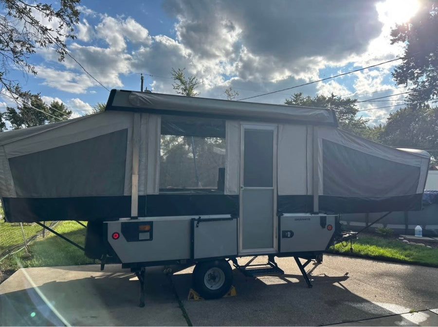 This fully set-up pop-up camper RV rental