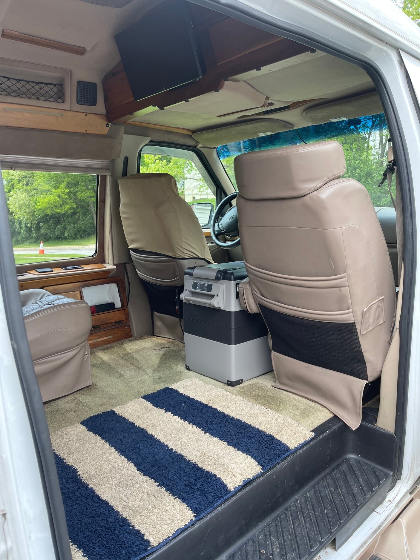 and AC unit for comfort.|Inside this RV rental