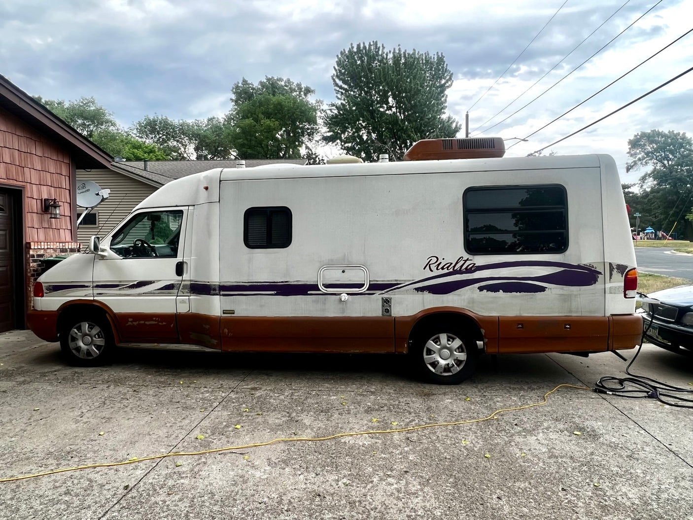 Mr. Bojangles - 2000 Winnebago Rialta 22HD
