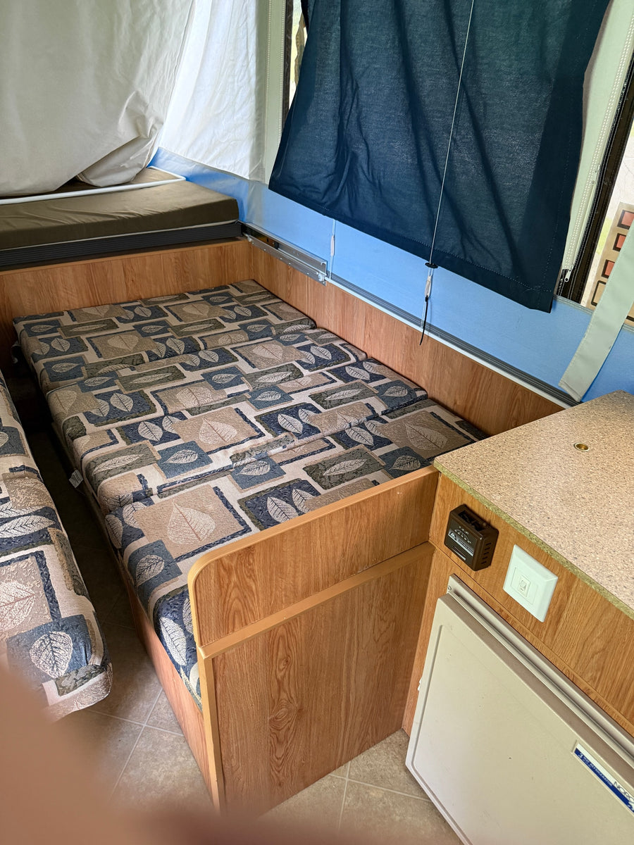 featuring a dinette