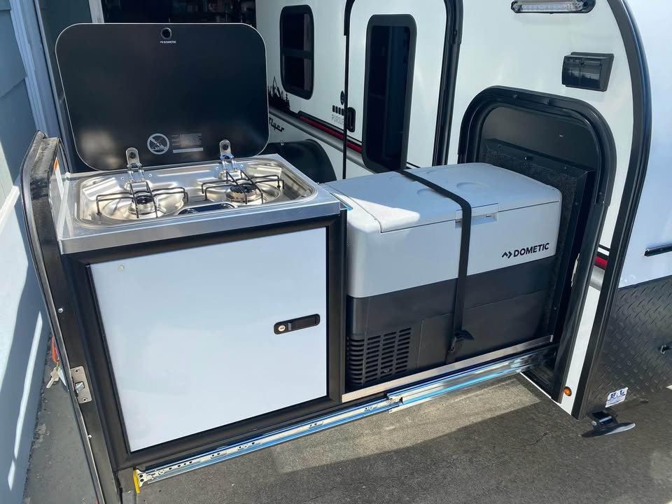 Lightly used 2018 inTech Pursue Flyer travel trailer in San Bruno, CA (photo 5)
