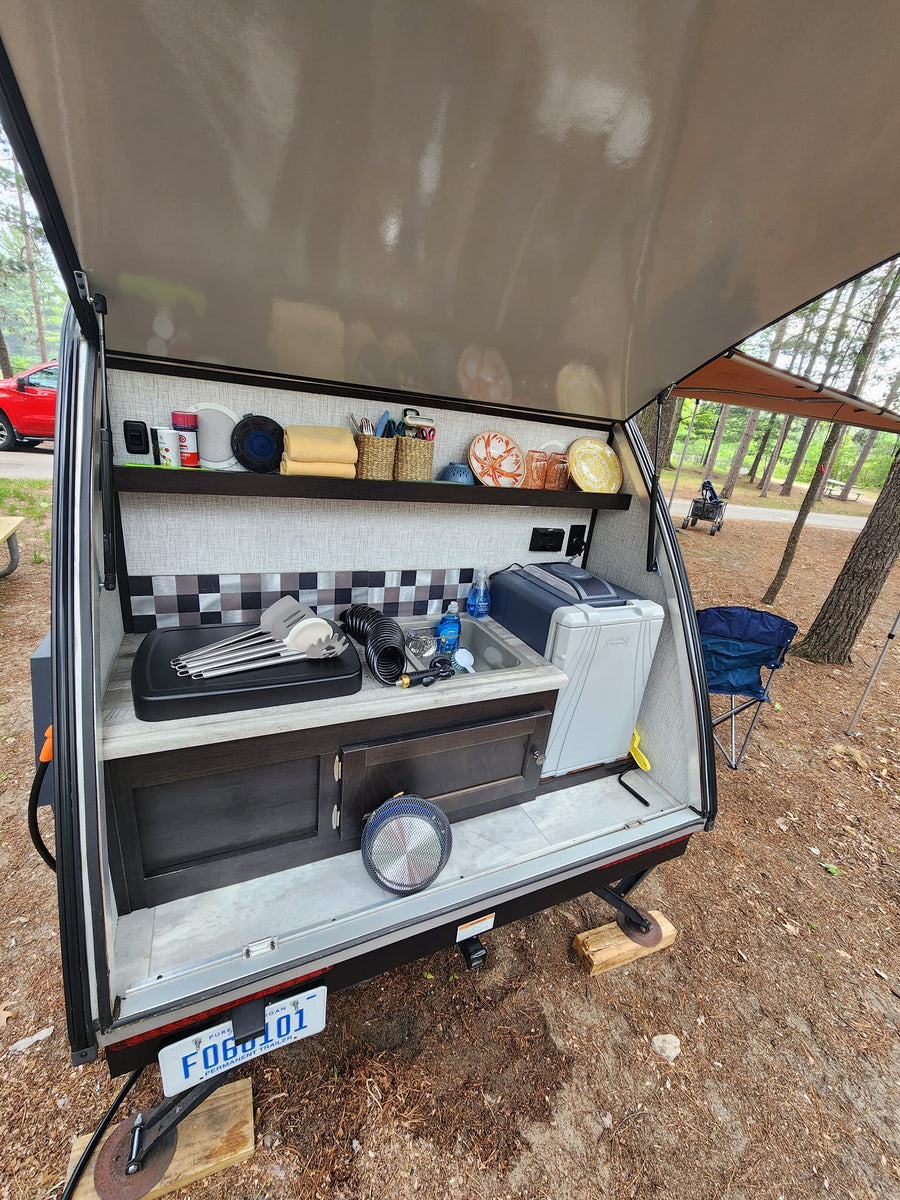 fully equipped with sink