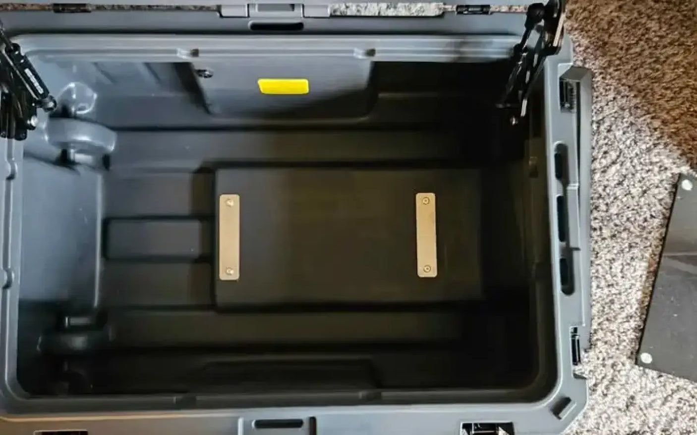 Roam Adventure 80L rolling hard case — used cases & cargo boxes for sale (photo 4)