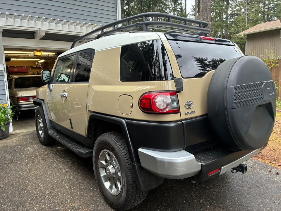 2012 Toyota FJ Cruiser · Sport Utility 2D in Gig Harbor, WA (photo 4) — photo 4