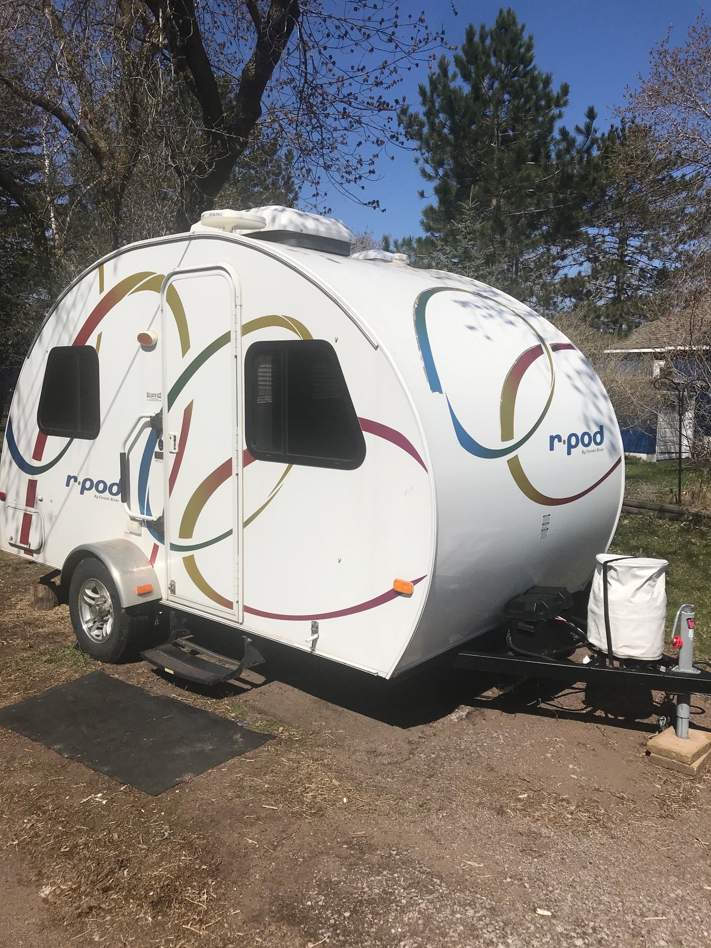 White r-pod teardrop RV rental