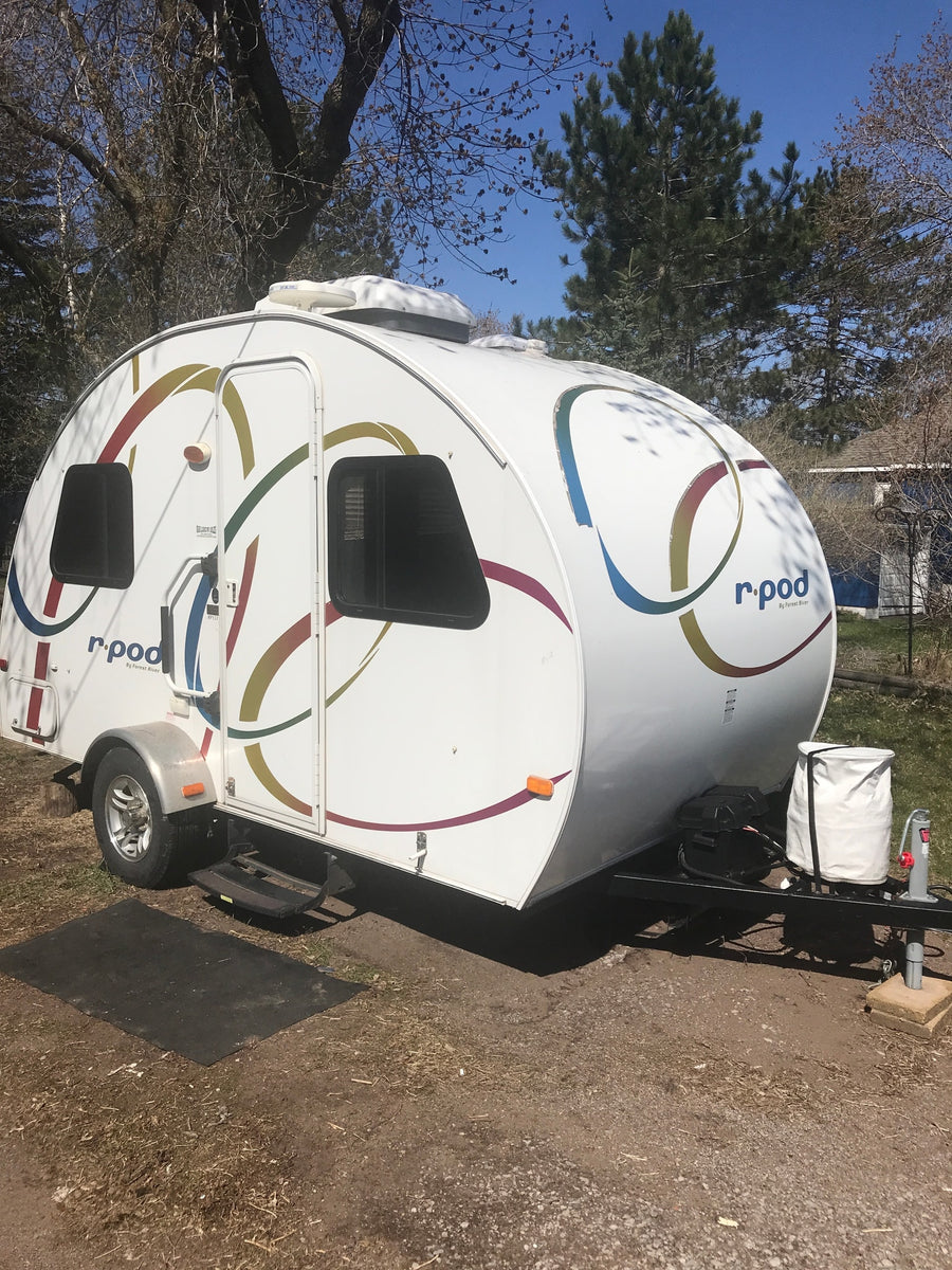 White r-pod teardrop RV rental