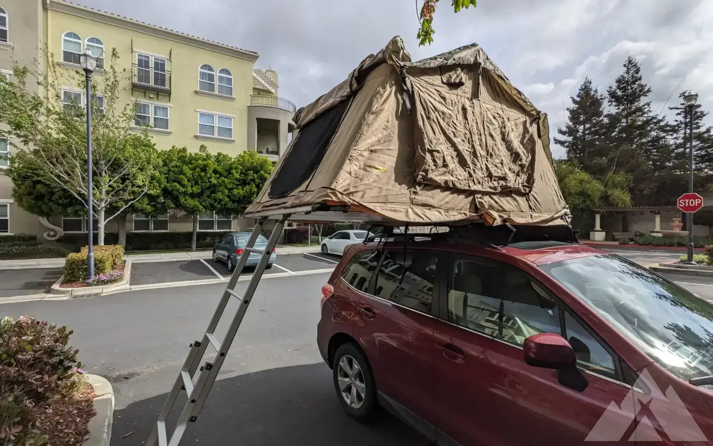 Smittybilt overland tent - SB2783 — used rooftop tents for sale (photo 3) — photo 3