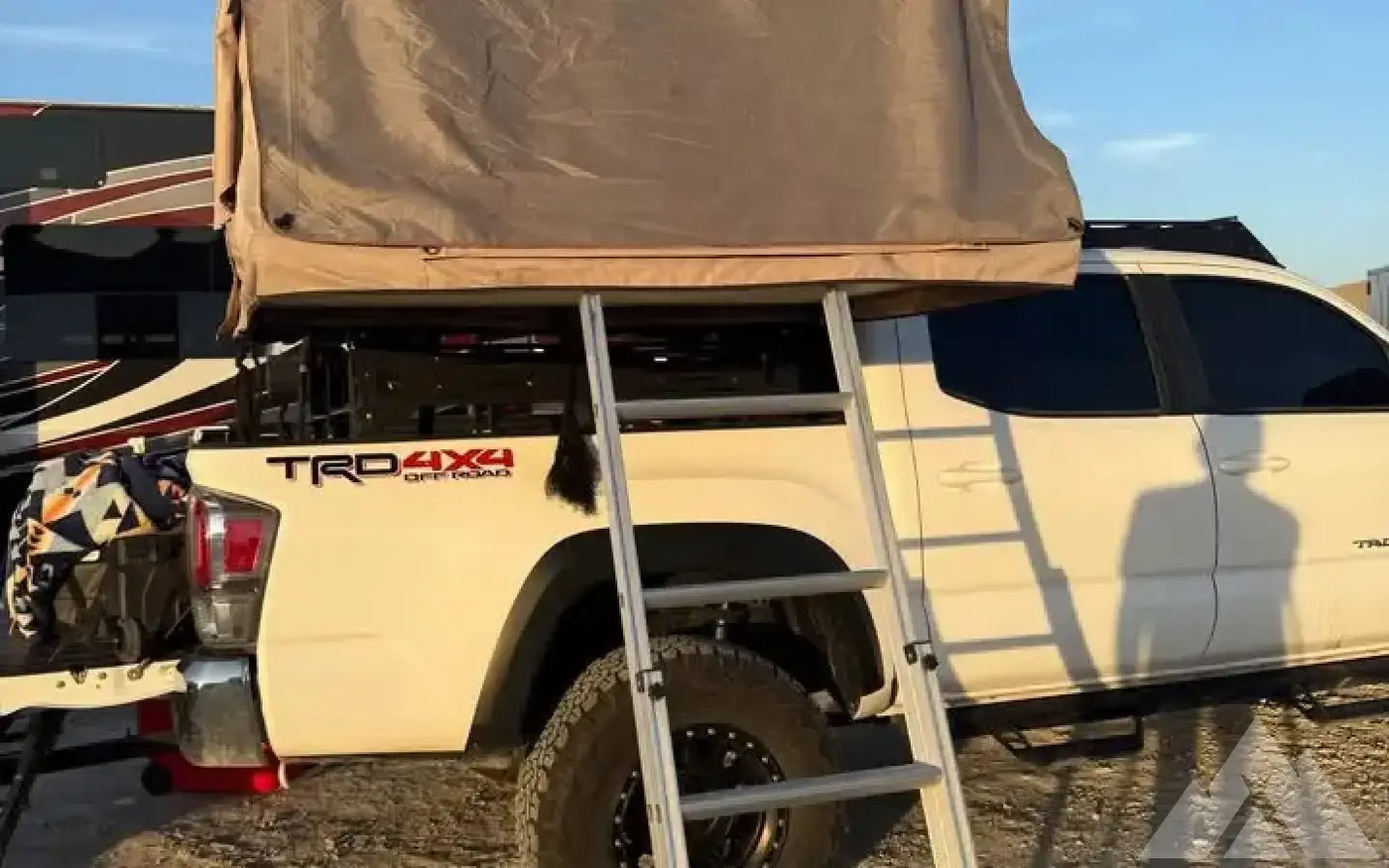 Smittybilt RTT — used rooftop tents for sale (photo 2) — photo 2