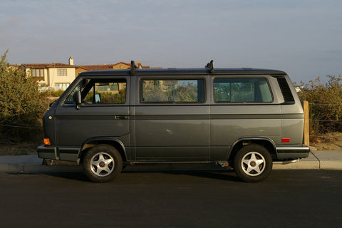 "Uppers" 1987 Volkswagen Vanagon Weekender - Automatic overland rental