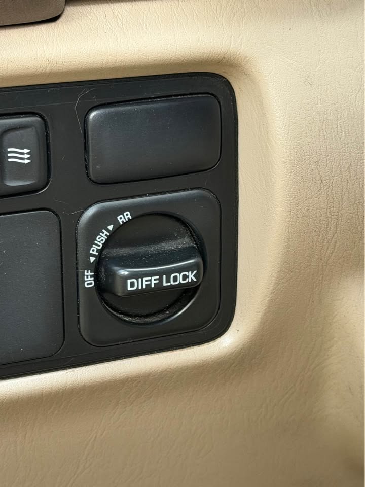 1999 Toyota Landcruiser · Sport Utility 4D in Denver, CO (photo 6) — photo 6