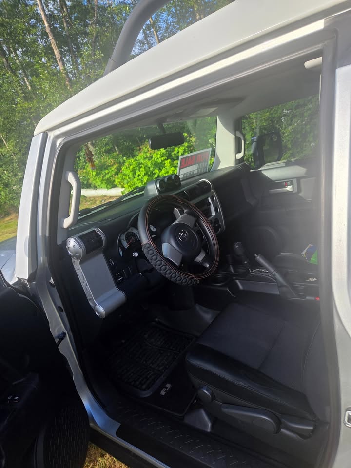 2008 Toyota FJ Cruiser in Everett, WA (photo 9)