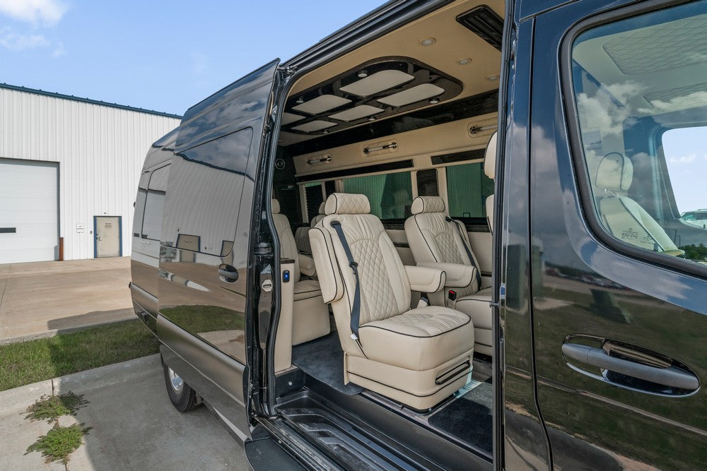 Sorbs Sprinter Van - 2022 Mercedes Ultimate Coach — photo 11