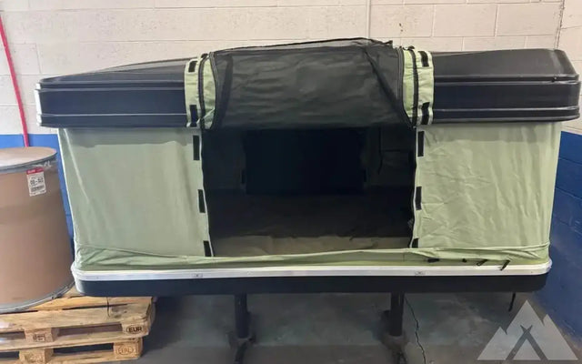 Thule Basin Roof top tent! BRAND NEW IN BOX! — photo 3