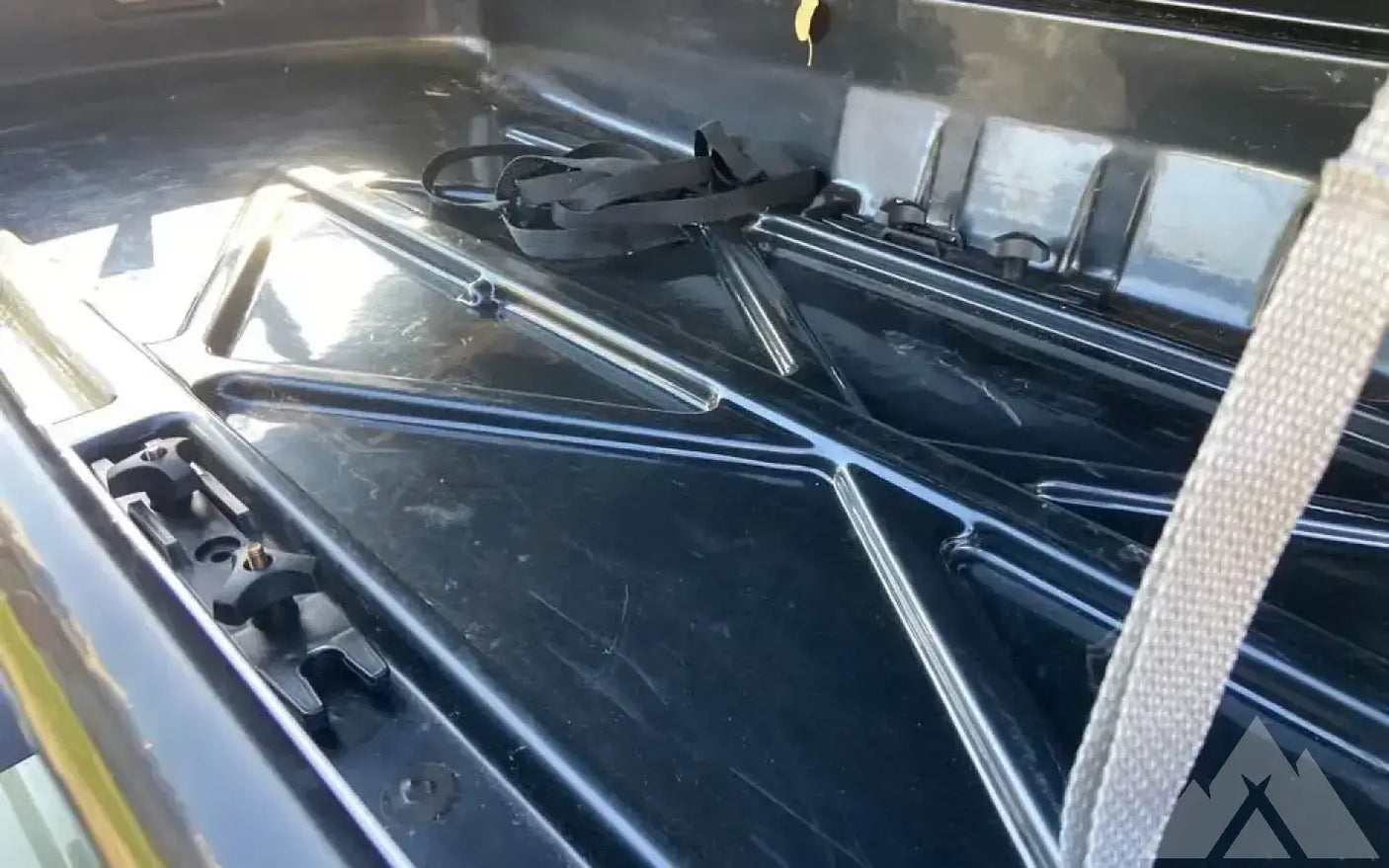 Thule mountaineer roof cargo box — used cases & cargo boxes for sale (photo 6)