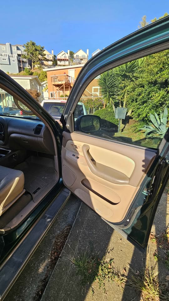 2001 Toyota Sequoia · SR5 Sport Utility 4D in Pacifica, CA (photo 9) — photo 9