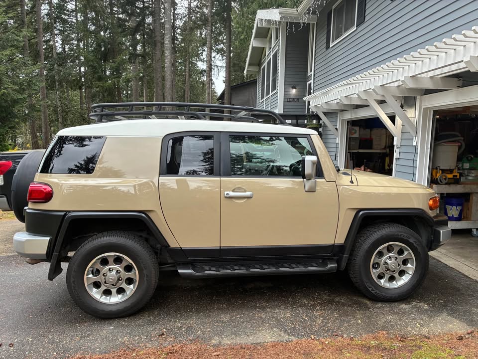 2012 Toyota FJ Cruiser · Sport Utility 2D in Gig Harbor, WA (photo 6) — photo 6