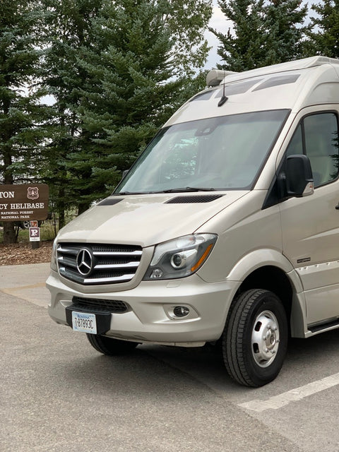 Sprinter 4x4 Solar Lithium Battery Storage for Unplugged Camping overland rental