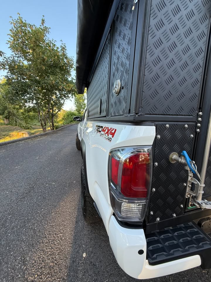 2020 Toyota Tacoma TRD Off-Road Pickup 4D 6 ft in Vancouver, WA (photo 4)
