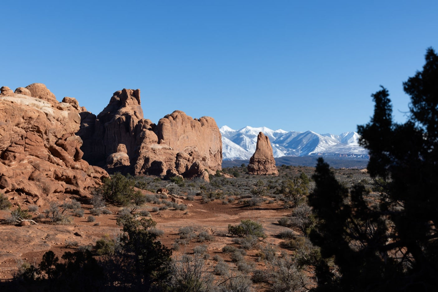 Experience stunning red rock formations & distant snow-capped mountains. Plan your national park RV rental adventure!