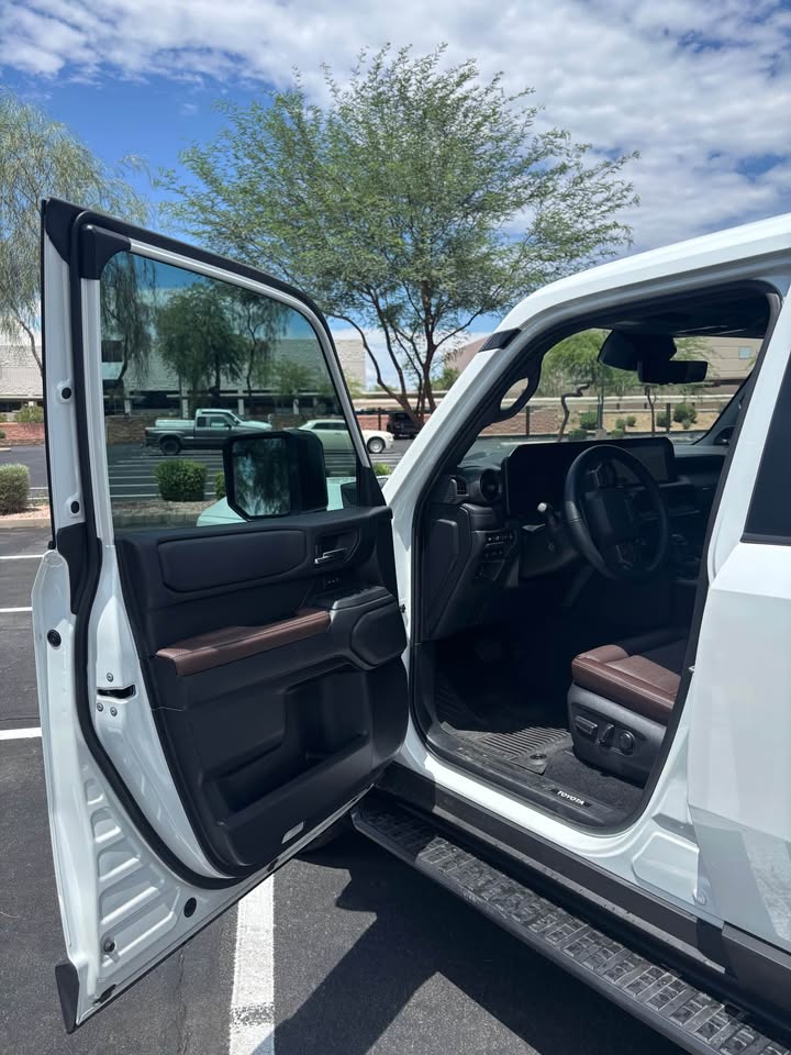 2025 Toyota Landcruiser — photo 5