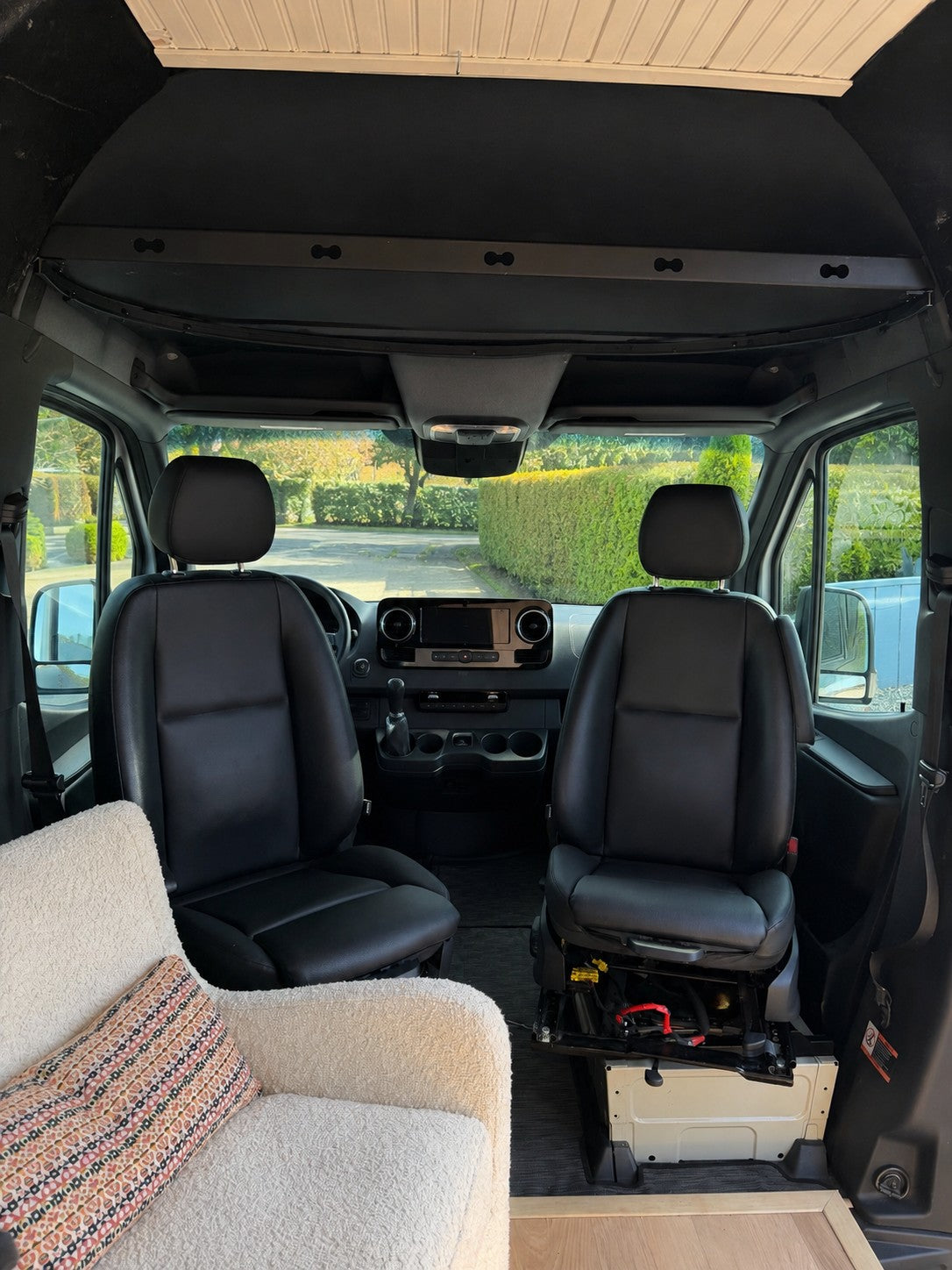 "Adventure Suite" Luxury Off-Grid Mercedes Sprinter - Sleeps 2