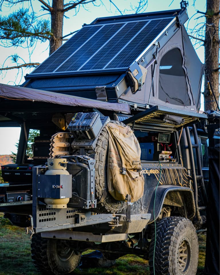 2020 Jeep Gladiator · Overland Pickup 4D 5 ft in McHenry, IL (photo 12) — photo 12