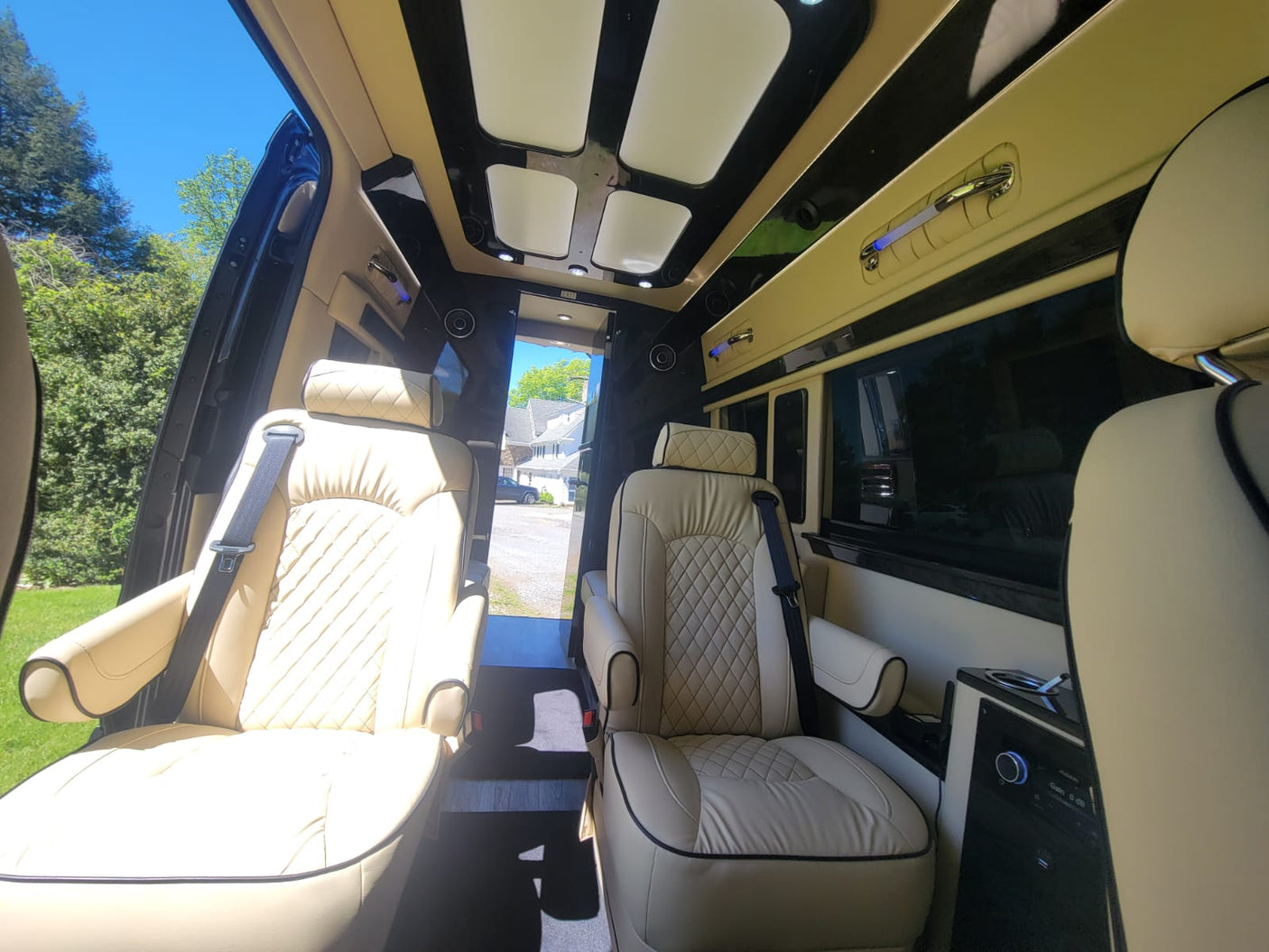 and a Supersonic TV.|Experience premium comfort in this RV rental's luxurious interior. Features include a TV