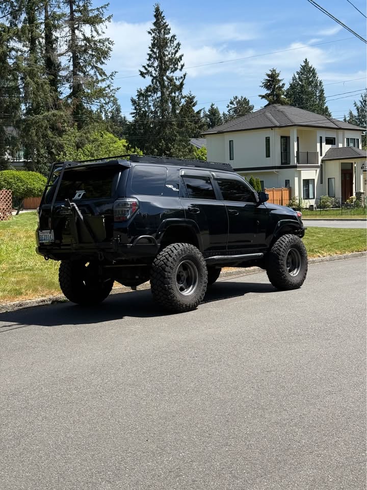 2017 Toyota 4Runner · TRD Off-Road Premium Sport Utility 4D in Bellevue, WA (photo 12)