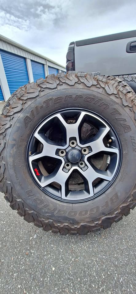 BF GOODRICH KO2 5 wheels and tires T285/70/R17 in Arlington, WA (photo 1) — photo 1