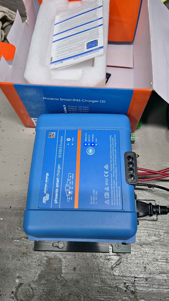 Victron Phoenix Smart Charger 12/30(3) in Alameda, CA (photo 1) — photo 1